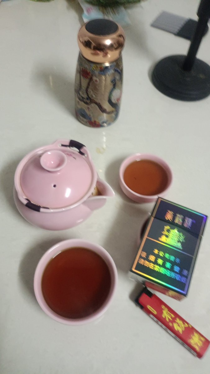 周日，喝喝茶，聊聊天，看看新闻。生活还得继续下去。离500还差一半，弟兄姐妹们，我在这里等你来有关必回