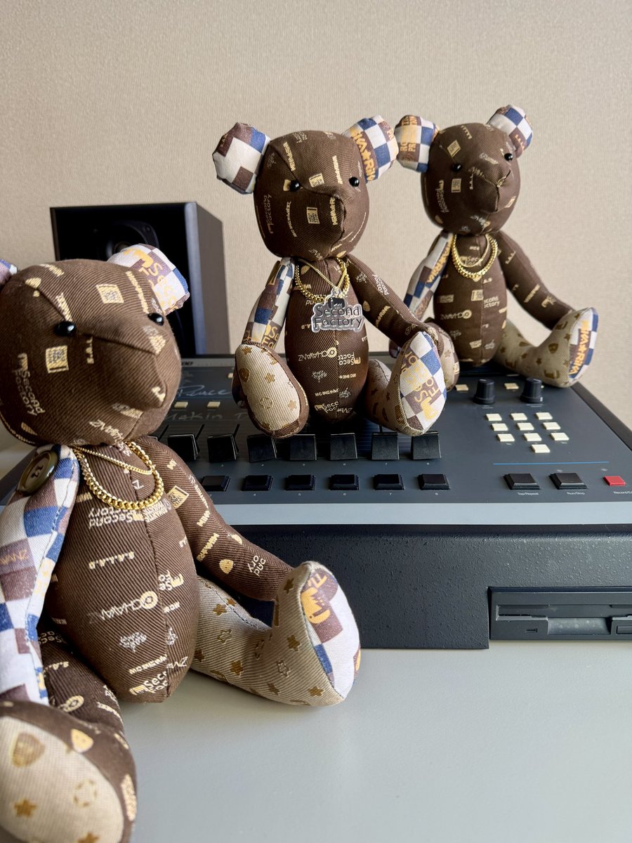 secondfactory's tweet photo. SecondFactoryオリジナルグッズ②

SecondFactory 
オリジナル ハンドメイド テディベア🧸
※初回限定価格

ハンドメイド商品のため、サイズや仕上がりに若干の差が生じる場合があります。
製作に時間がかかります

https://t.co/jvDxgX2XS6 https://t.co/k07UbB8wBZ