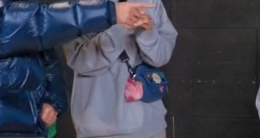 6thousandwon's tweet image. 잃어버린 유재석의 핑닭을 찾습니다
키링 고리만 남아서 촐랑거리고 있어요 지금