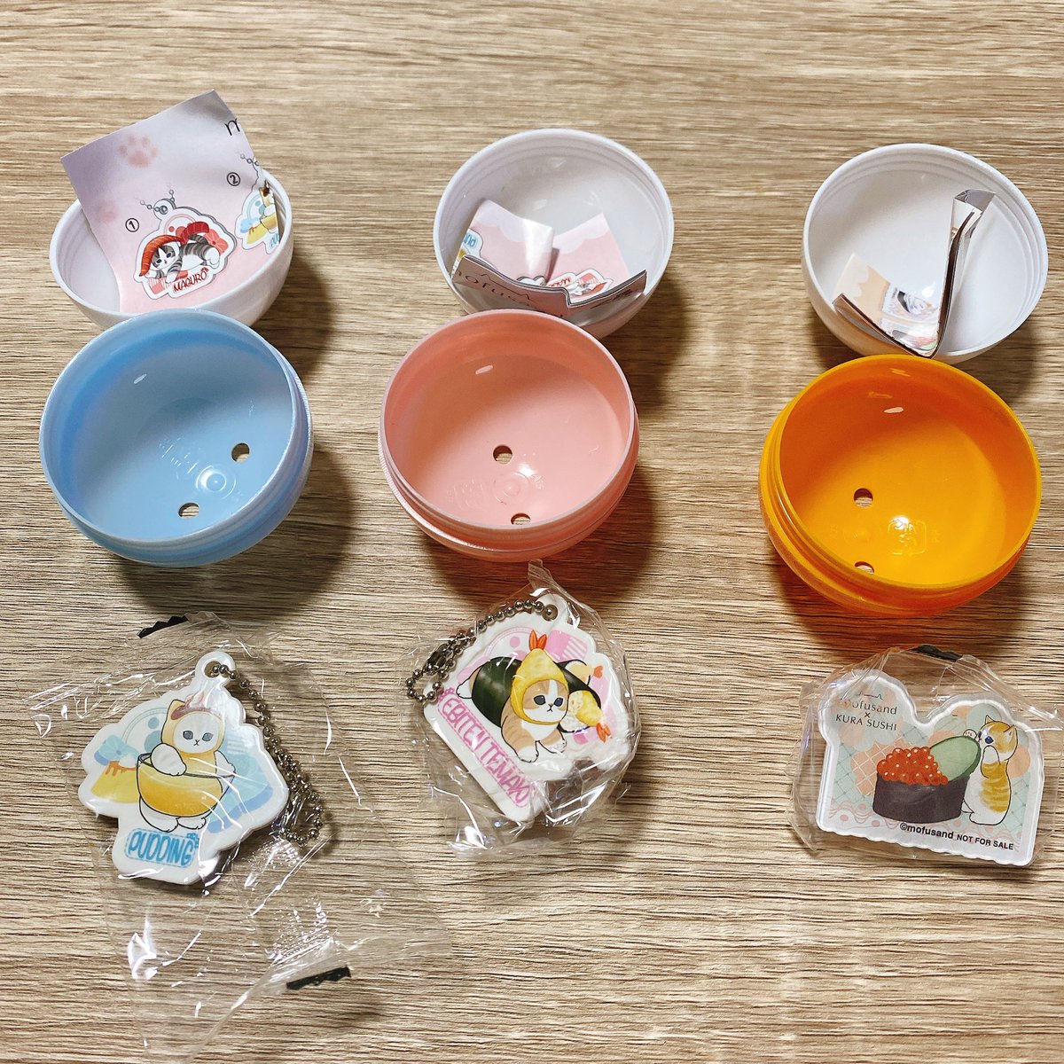 wis_eria's tweet photo. 今年成人したむすめの初選挙投票のご褒美として、本日もくら寿司🍣
初日、腹パンで頼めなかったミルクチョコ頼んでコラボメニューはフルコンプ✨
クリアファイルはもう1種類しか残ってなかった😳早い
 #mofusandくら寿司コラボ https://t.co/S7lyRjC4om