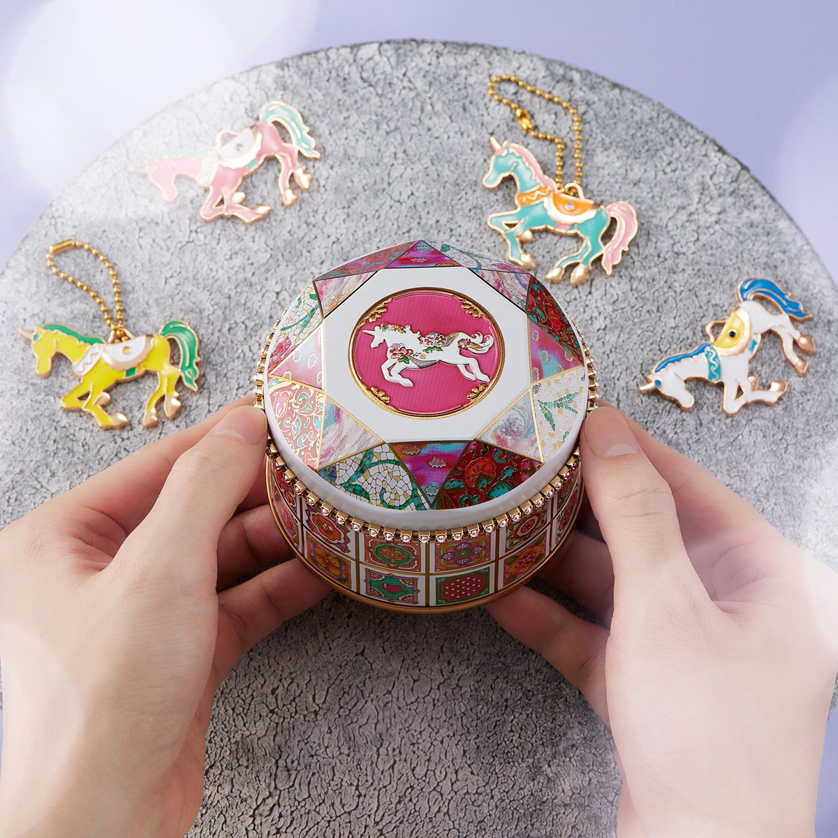 青山デカーボ　ユニコーン缶　ユニコーン　新品未開封　猫のトランプ缶2 ユニコーン缶』と『ネコのトランプ缶2』は2月11日（水）お昼12時に