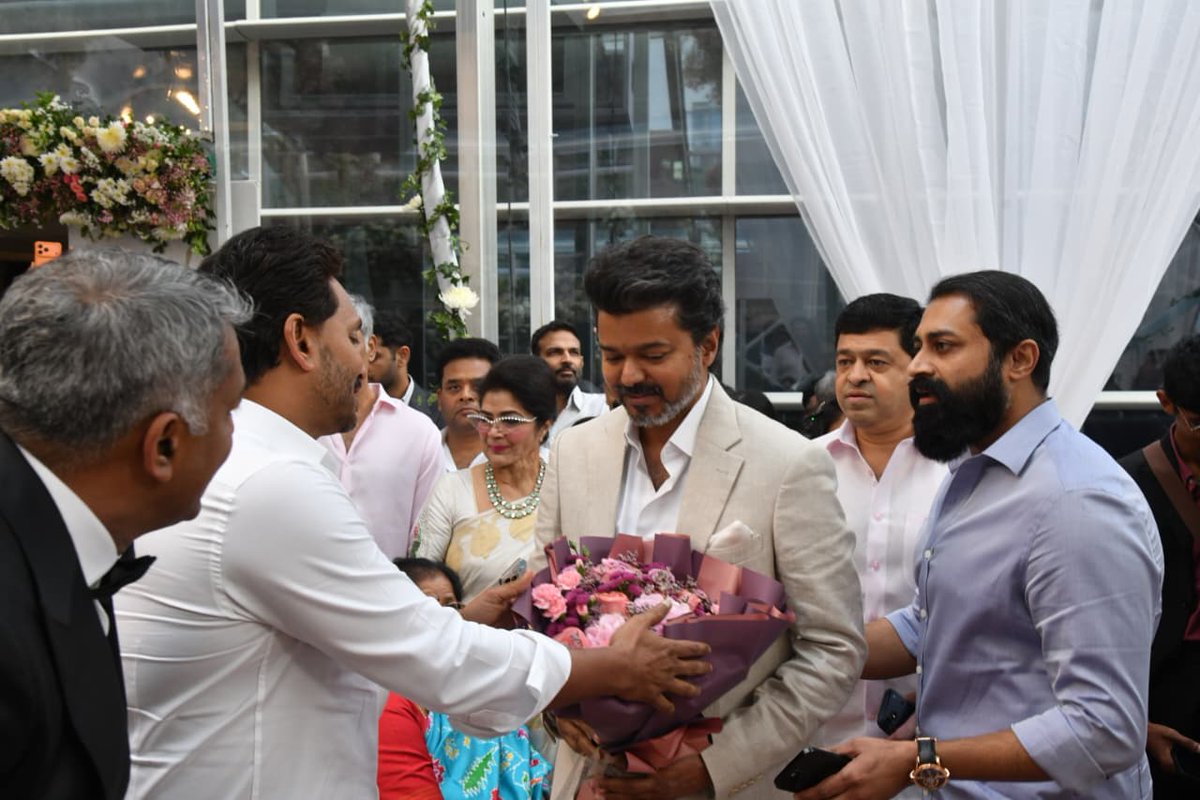 YSJaganTrends's tweet photo. Thalapathy @actorvijay 💥
Jananetha @ysjagan ✊

Two Mass Leaders in one frame 🥵💥 https://t.co/9HFG5V2S3o