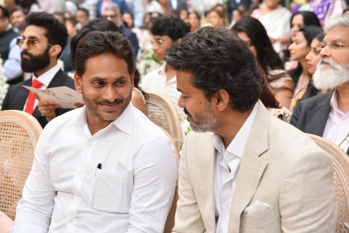 YSJaganTrends's tweet photo. Thalapathy @actorvijay 💥
Jananetha @ysjagan ✊

Two Mass Leaders in one frame 🥵💥 https://t.co/9HFG5V2S3o