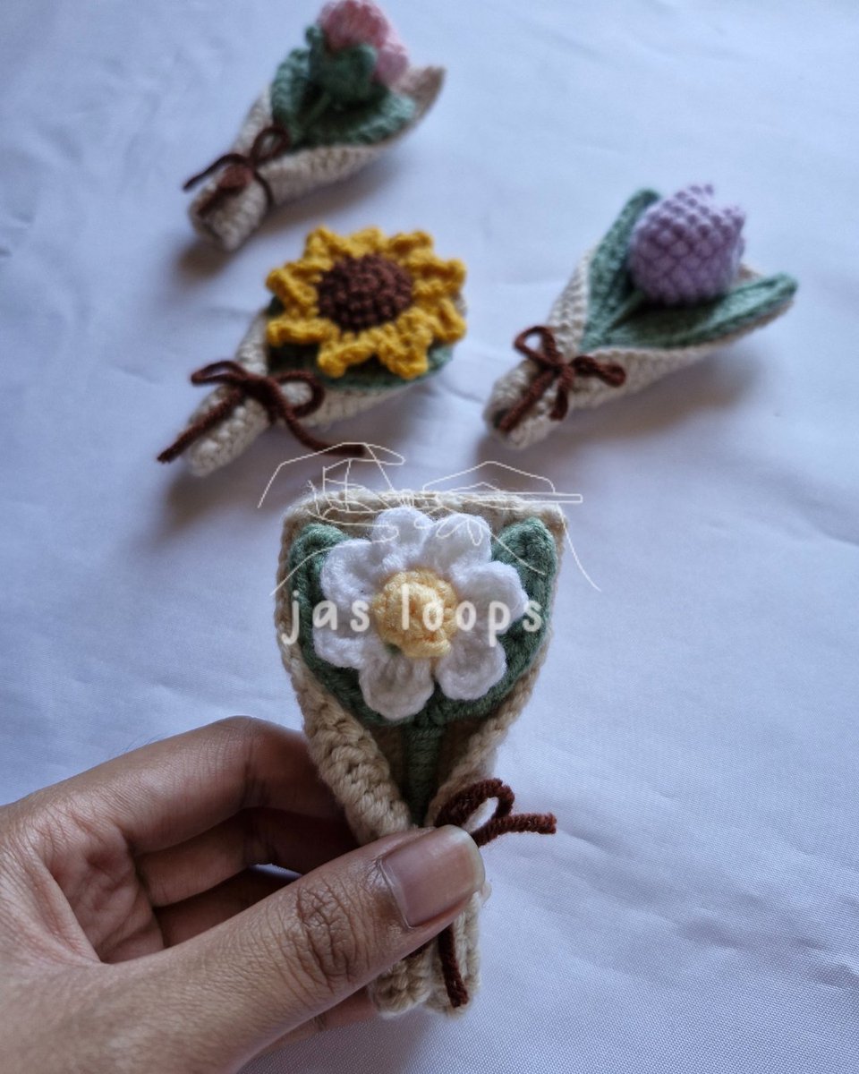 kookoombear's tweet photo. Looking for a sweet Valentine’s gift? 💖💐 These crocheted mini flower bouquet keychains are handmade with love.   

✨ Pre-order basis 
📍 Meet up around Talavera &amp; Sto. Rosario, Nueva Ecija 
🚚 Shipping available 
💌 DM to order

t. wts lfb crochet https://t.co/gGaE5Uvi5J