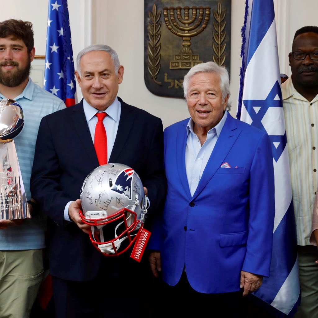 Thats the owner of the Patriots Football Team, Robert Kraft, a personal friend to Benjamin Netanyahu 

Time to bet the house on them for tonight’s Super Bowl game, something tells me they are going go win…