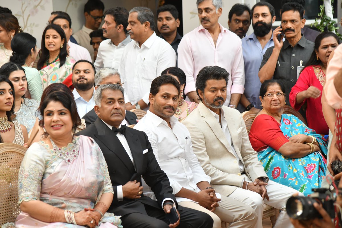 TST_Offcl's tweet photo. Eye Fest for both the Party Cadres ❤️🫂🔥

@TVKVijayHQ @ysjagan https://t.co/P8gYIEWeKc