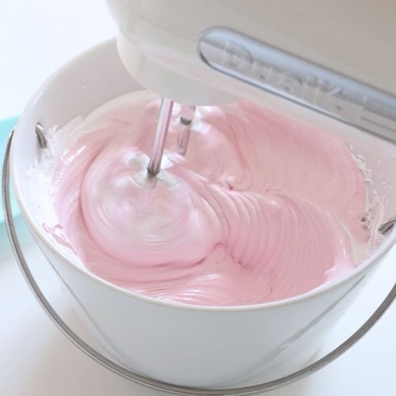 me n u baking. 
(you’re washing the dishes)