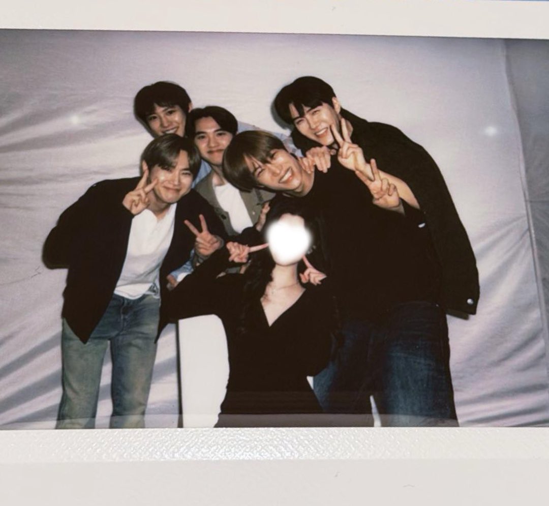 milkteus's tweet image. 5:1 polaroid with exo at today’s fansign! so cute~ ㅠㅠ