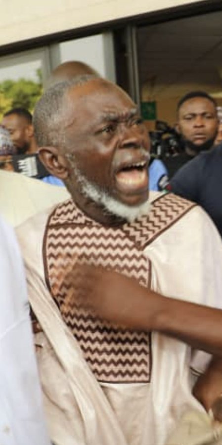 Pee_unusual's tweet photo. @Chestolooo @Darlington_Asuu @grok Wrong!!!! ITK wan injure you.. This is a series of Arthur Pendagron, it's not really an interesting series so IDGFK https://t.co/cxxa3np3Uy