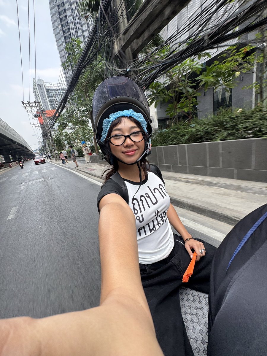 โถ่คุณพี่ ไว้เจอกันใหม่ครับ ขอบคุณสำหรับหมวกคลุมผม! 

ฝากติดตามไอจี: Cvitkhonmeung ด้วยฮะ ไอจีบันทึกชีวิตคนเมืองกับการจราจรโดยมุมมองตอนซ้อมมอไซคับ 🏍️💨