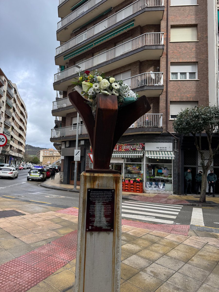 Hoy en #Estella, en el día de la memoria de las víctimas de ETA, alzamos la voz frente a cualquier silencio o cesión. La memoria de las víctimas no se pacta ni se blanquea.

Nuestro compromiso siempre será claro con aquellos que sufrieron la violencia y la sinrazón.