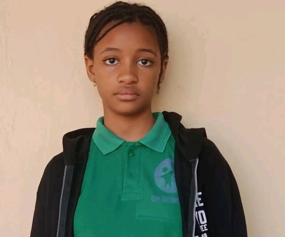 Mlle Ramatoulaye Diallo, élève en CM2 aux Espaces d’Excellence d’ISM Ziguinchor, est 1ʳᵉ de la finale nationale de la Dictée PGL  2026 🇸🇳
Elle représentera le Sénégal à la phase internationale en mai à Montréal.
 Félicitations et bonne chance Ramatoulaye 👏