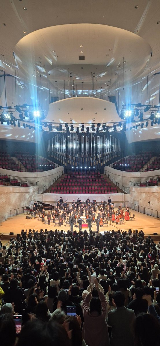박수받는 라포엠을 볼때 행복함.🥹
모두 너나할거없이 기립박수ㅠ