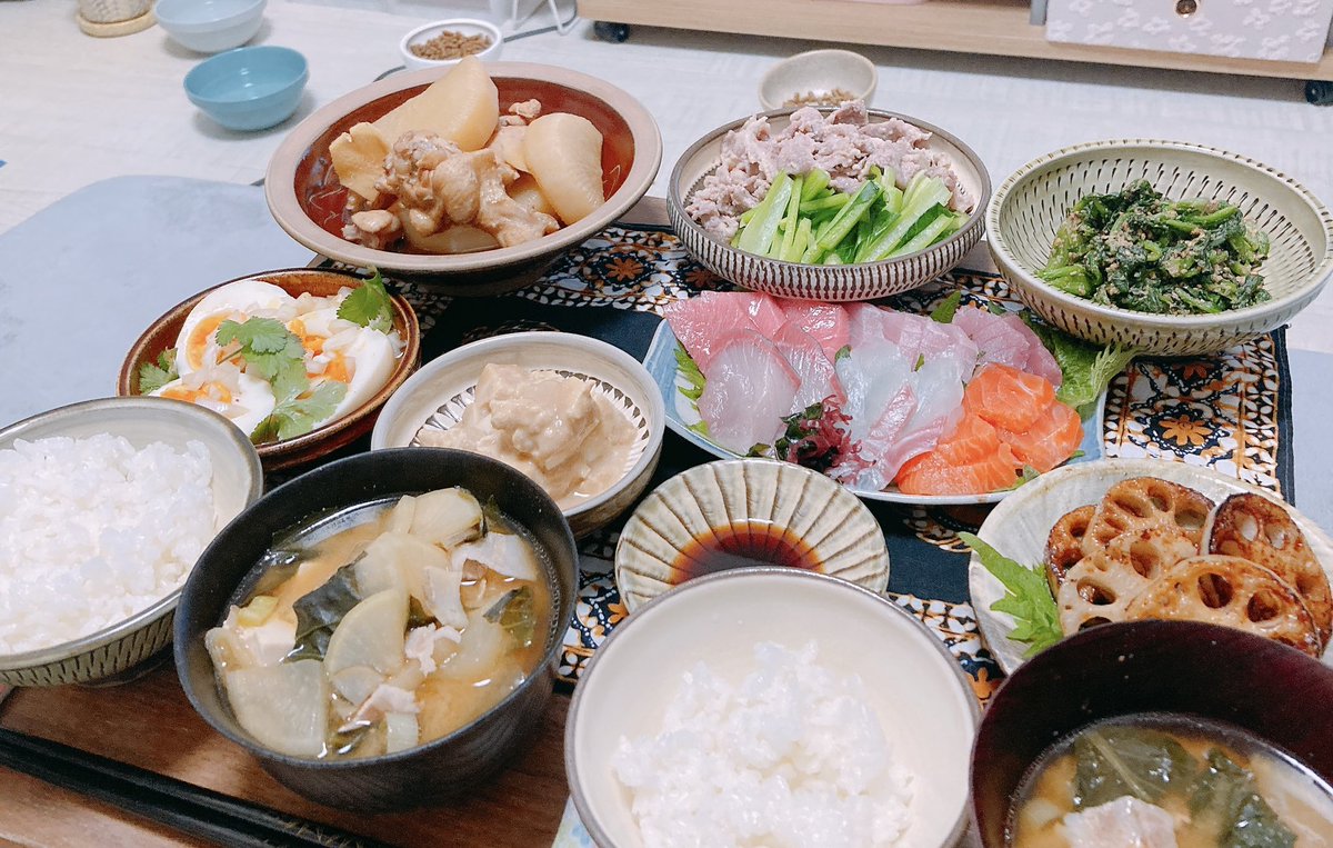 今夜の晩御飯🍚
ひさしぶりに作った大根と鶏肉の酸っぱ煮🍗

#ばんごはん