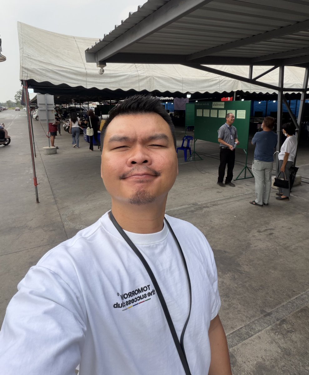 เป็นค้นเจอมาตอนเลือกตั้ง ปี 66 เทียบปี 69 ต่างกันเยอะอยู่ 
หน้าแดงลดลงมาก แก้มและเหนียงกระชับขึ้น  ไม่ย้วยแบบแต่ก่อน คุณภาพผิวดูดีขึ้นเยอะ สมแล้วที่ตลอด 3 ปีที่ผ่านมา ไปหาหมอผิวหนังไม่เคยหยุด 5555