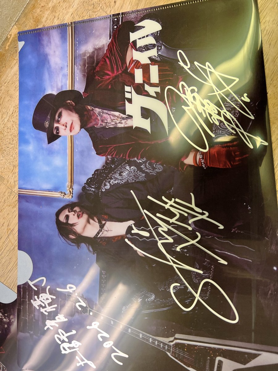 物販エリアにて、サイン入りクリアファイルを販売しています。 ※毎回