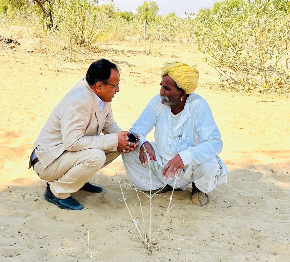 BABURAM28601033's tweet photo. सांसद बन गए लेकिन हमेशा जमीन से जुड़े हुए रहते हैं ❤️🙌
सादगी की मिसाल सांसद @UmmedaRamBaytu जी,,,,
Great sir https://t.co/hqIQeKc1Rx