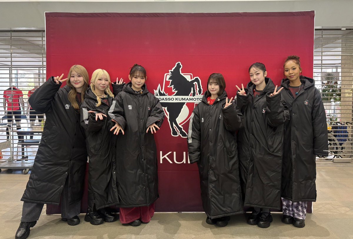 ka__lgm's tweet photo. ロアッソ熊本 vs レノファ山口FC 戦
SPECIAL LIVE
ありがとうございました！

キックオフ前は吹雪いてたー⛄️❄️
降ったりやんだりでしたね
吹雪の中、寒い！と言いながらも
プレーする選手、そして応援するサポの皆さん本当にかっこよかったお疲れ様でした！

#Ｊリーグ
#リトグリ_ForDecades https://t.co/6G4w77eI2H