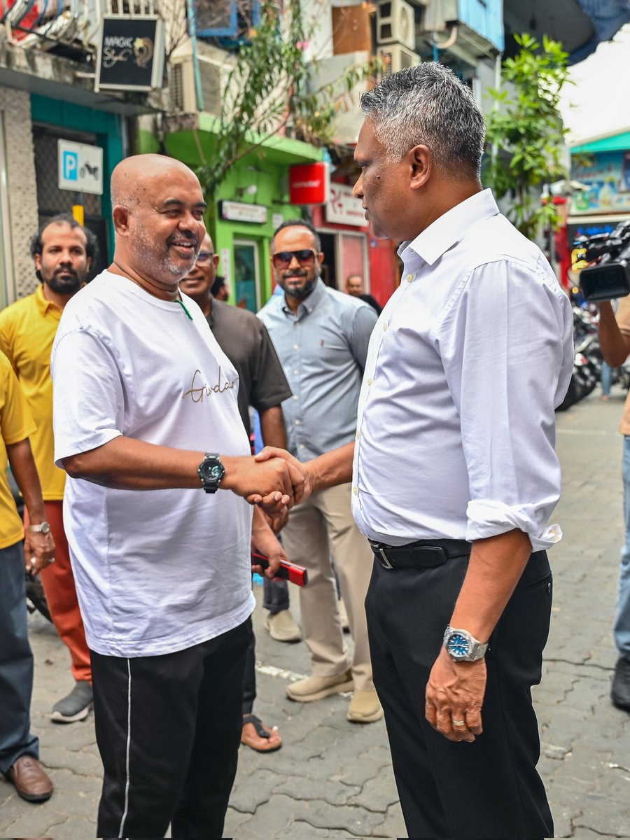ކުރިއަށް އޮތް ލޯކަލް ކައުންސިލް އިންތިޚާބުގައި އެމްޑީޕީގެ ފަރާތުން މާލެ ސިޓީގެ މެޔަރ ކަމަށް ވާދަކުރައްވާ ކެންޑިޑޭޓް  ⁦<a href="/adamazim/">Adam Azim, Mayor of Male’ City</a>⁩  އާއި މާލެސިޓީގެ އ.ތ.މ ކޮމެޓީގެ ރައީސާކަމަށް ވާދަކުރައްވާ ކެންޑިޑޭޓް ⁦<a href="/reesha_a/">Aishath Reesha</a>⁩ އާއި މާފަންނު ދެކުނު ދާއިރާގެ  ކައުންސިލްއަށް ވާދަ ކުރައްވާ