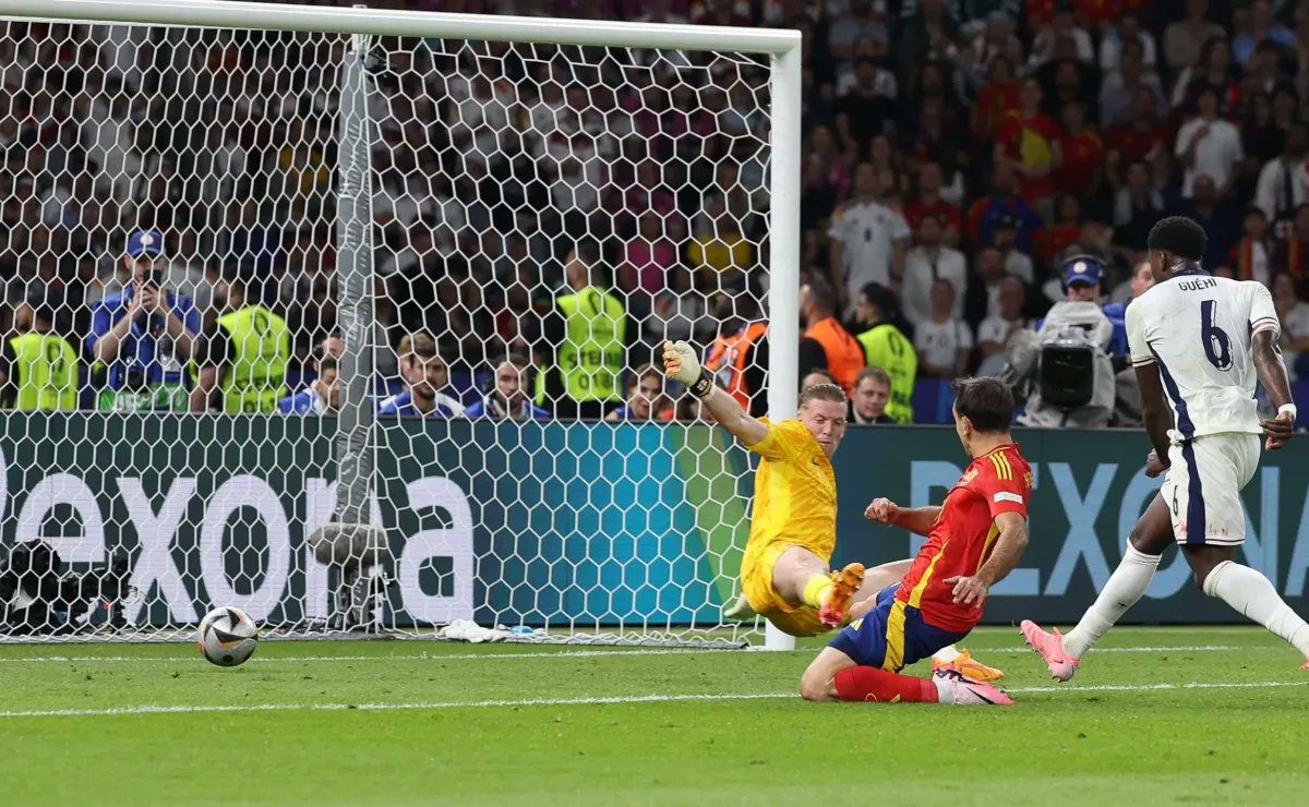 FanOyarzabal's tweet photo. Este tío le jodió el verano a 56,4 millones de ingleses

🐐 https://t.co/sqW6Dzu7MB