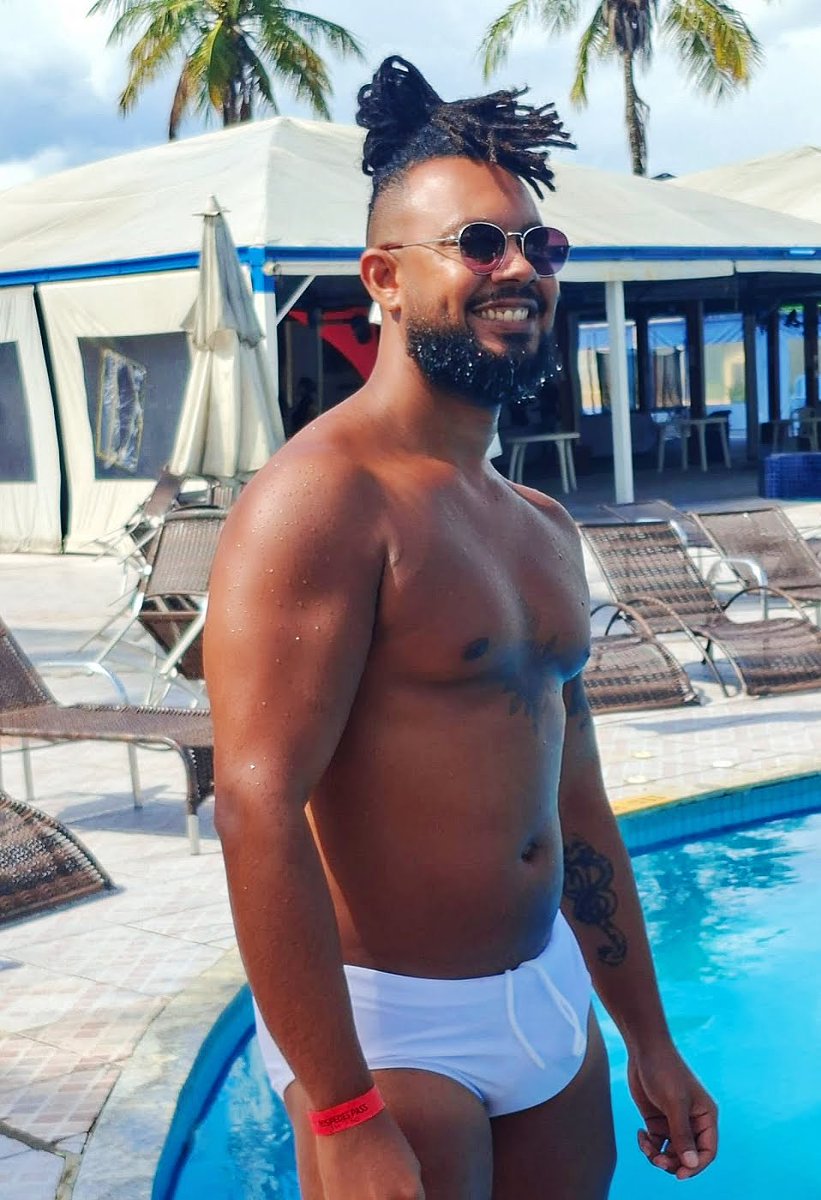 DiegoFe30299931's tweet photo. "Antes eu buscava companhia fora, hoje eu encontrei a felicidade dentro de mim. O amor próprio é a chave para a verdadeira felicidade."
#ohpreto #pretovelho #barbudo #tatuado #foradopadrao #dreads #sorriso #pretitude #Natalrn #terradosol https://t.co/7P5ZEgUnuM