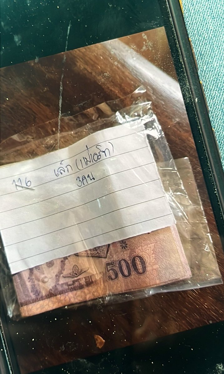 pord_khun_'s tweet image. อันนี้ป้าที่อยู่จังหวัดนครสวรรค์ส่งมาให้ดู จะไม่ให้คะแนนนำได้ไง ก็พรรคภูมิใจไทยให้บ้านละตั้ง500 คนนครสวรรค์ฟิรแย่🫠  ไม่ซื้อเสียงกี่โมง #เลือกตั้ง69