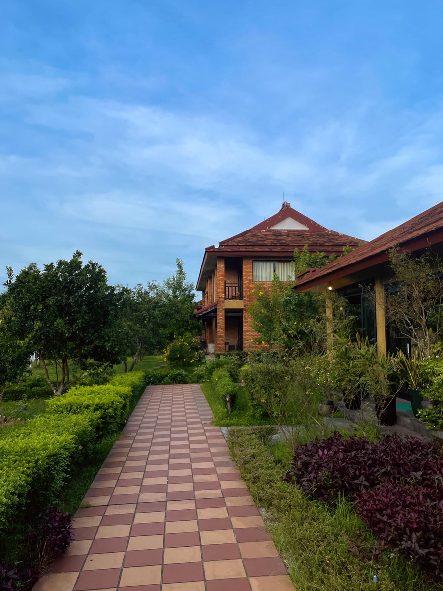 HueRiverside's tweet photo. Spring is gently knocking on our door at Hue Riverside Resort. 🌿✨ The flowers are blooming, and the air is filled with the scent of new beginnings. Come find your peace in the heart of Hue this season.
#HueRiversideResort #SpringInHue #VisitHue #ResortVibes #VietnamTravel https://t.co/4a9ziKkfFC
