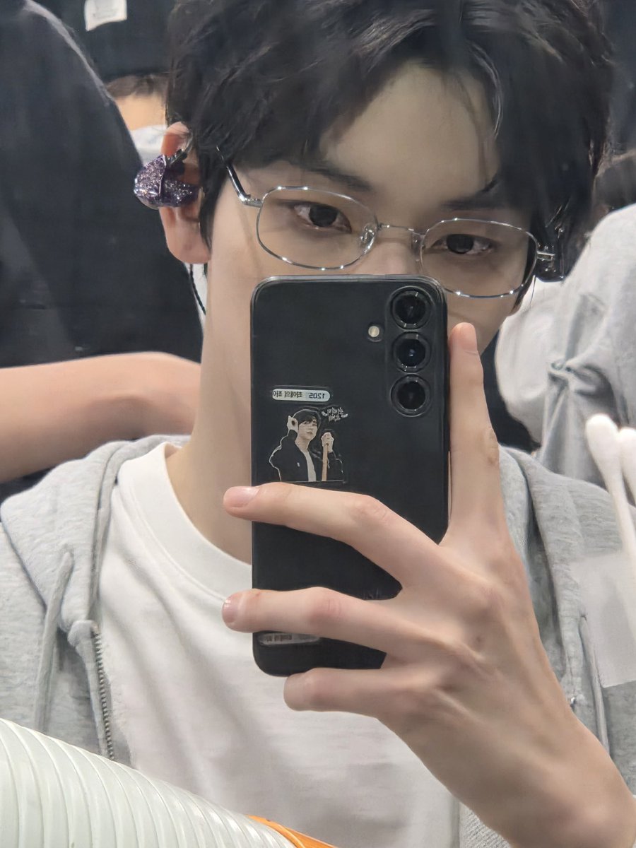 translatingTXT's tweet image. [260208] weverse dm 🐰💬

🐰 done
🐰 i got back to the hotel and ate
🐰 i’m going to shower now
🐰 i feel like i’m going to fall asleep early tonight…