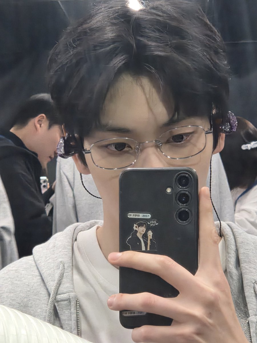 translatingTXT's tweet image. [260208] weverse dm 🐰💬

🐰 done
🐰 i got back to the hotel and ate
🐰 i’m going to shower now
🐰 i feel like i’m going to fall asleep early tonight…