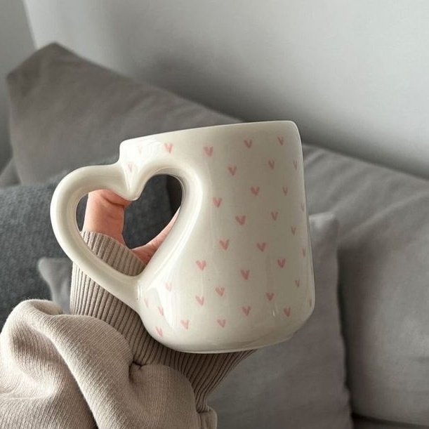Pottery mug

A thread