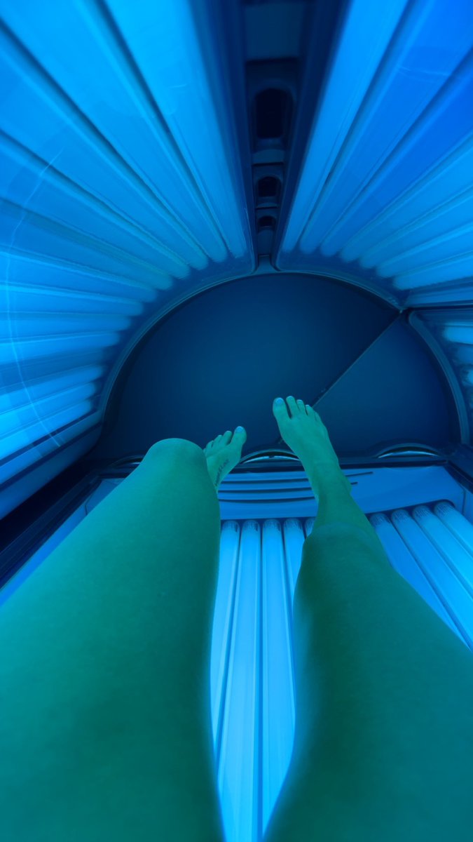 Tanning bed thread💋💋

Lets see some sexy tanning bed pics ladies ❤️❤️❤️

❤️ and ♻️ when you join