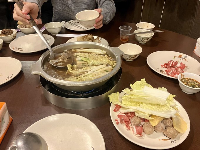 這次FF新刊有完售,謝謝大家
晚餐吃羊肉爐,雖然其實已經吃完要回家了😌 