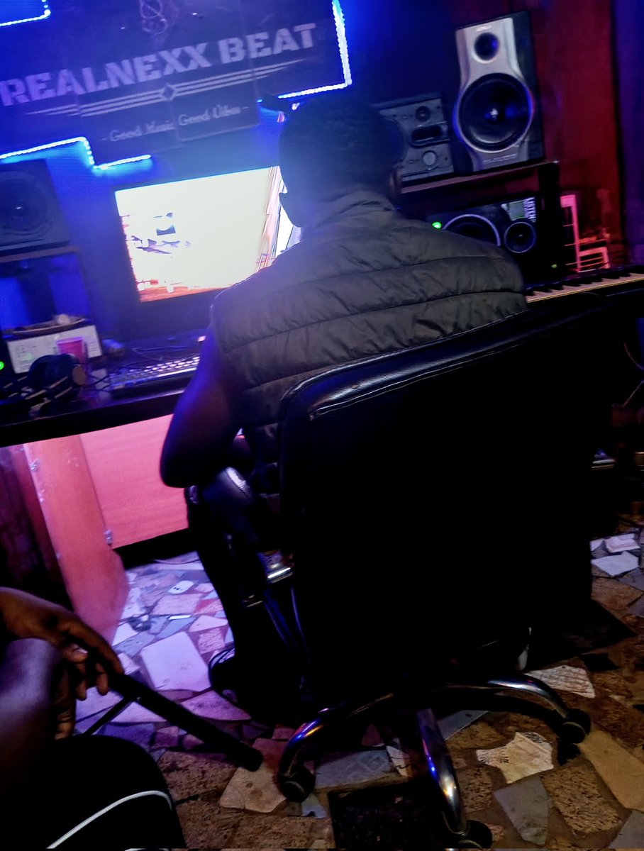 BADBOYLONA's tweet image. In the studio tonight.

ALMIGHTY is closer than ever.
#Almighty