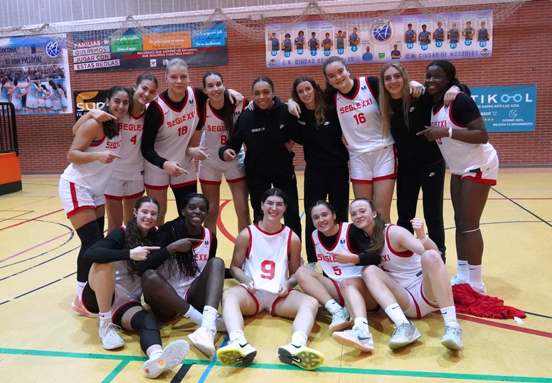 DOMINGOLM's tweet photo. El baloncesto femenino vive un final abierto en el Grupo A de la Liga Femenina 2 con cinco aspirantes al título.
https://t.co/SxYgw8Dp8U https://t.co/coeBoksCv8