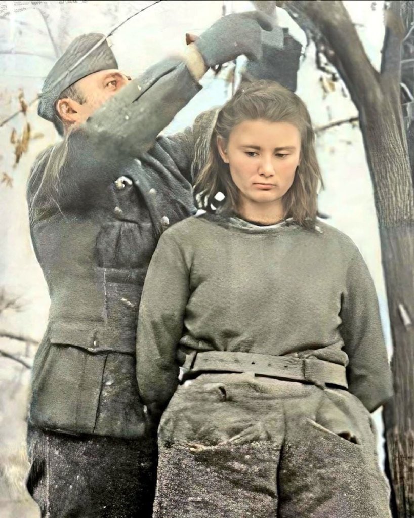 Yugoslavyalı Lepa Radić, 83 yıl önce bugün henüz 17 yaşındayken idam edildi. 

Naziler, devrimcileri ifşa etmesi şartıyla idam edilmeyeceğini söylediler. 

Cevabı şöyle oldu: İntikamımı almaya geldiklerinde öğreneceksiniz.