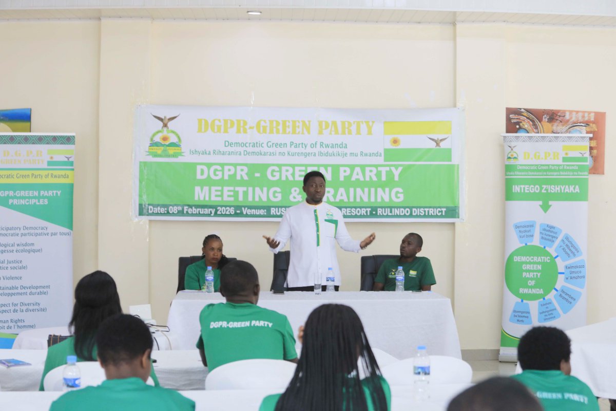 MugishaHV's tweet photo. #Mumafoto Ibyaranze amahugurwa y'abayobizi bahagarariye ishyaka rya @DemGreenPartyRw mu karere ka @rulindodistrict @Drfrankhabineza na madame we mubayitabiriye hamwe n'umushyishyitsi wavuye #Danemark muri #GreenLeft. @JeanClaudeNtez2 @JayMurenzi @MosePapy @bwizanews @umunotanews https://t.co/n1mIuMRdJC