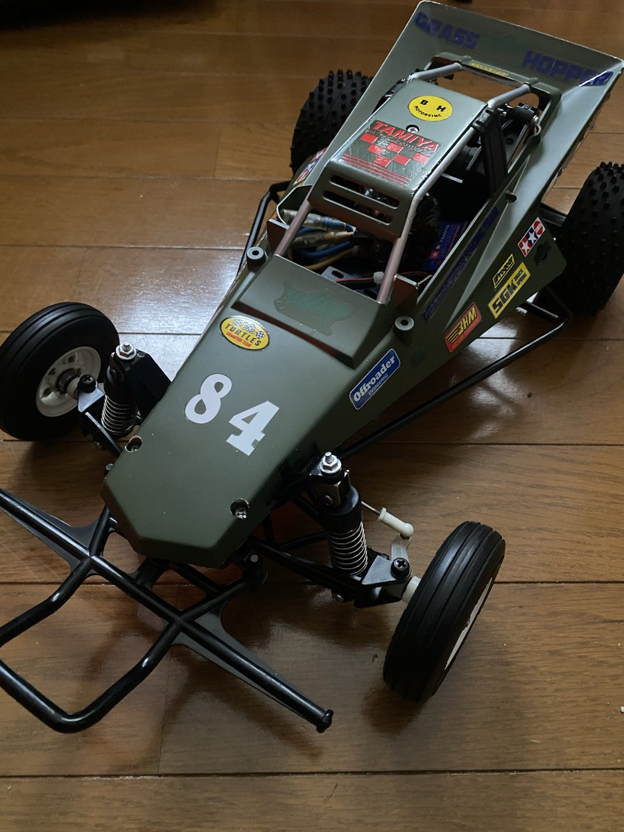 ラジコン始めた当初に購入したグラスホッパー。
同じ歳に生まれました笑