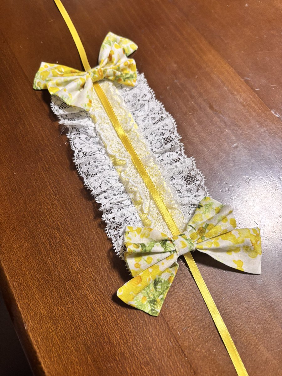 夜の部の作業
ヘッドドレス作り途中
これだけで2.5時間💦

2日間ミシン作業していたので肩首腰がバキバキです🫠
仕事も育児も家事もあるし、時間忘れる程の趣味が手芸なんだけど、やっぱり身体大事ね。
みんなすごいなぁ☺️