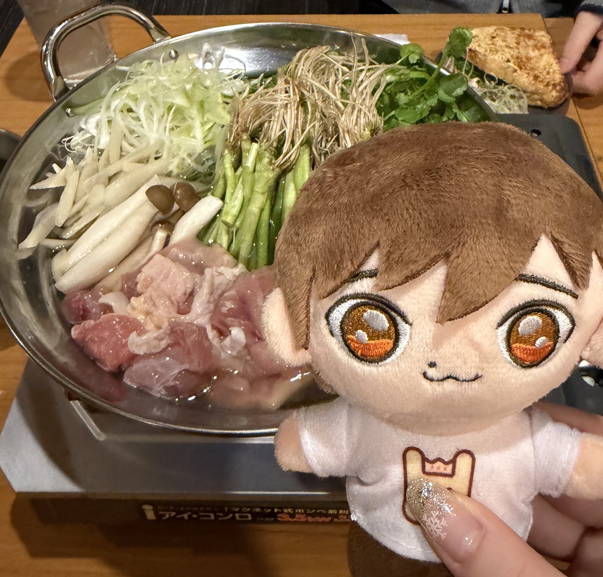 ATMDES_'s tweet photo. めいちゃん仙台最高に楽しかったー！三角揚げ早速食べたよ😋！せり鍋も！美味しい https://t.co/VnATrvl8Lw
