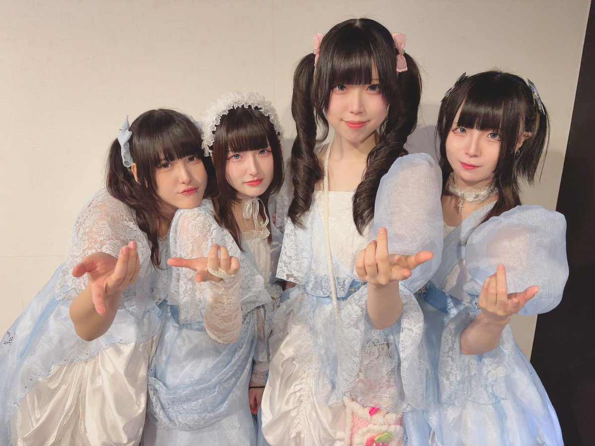 meltycrystal's tweet photo. ✶ サンチュ北海道vol.10 ✶

SE.Mirage
1.ダイヤモンドメランコリー
2.君はスパークル
-MC-
3.sweet timer
4.Melty Kiss
-MC-

ありがとうございました💎
次回のライブは2/11(水)SAPPORO GIRLS FLIGHT 〜バレンタインSP〜 になります！ https://t.co/UiJpULuLqg