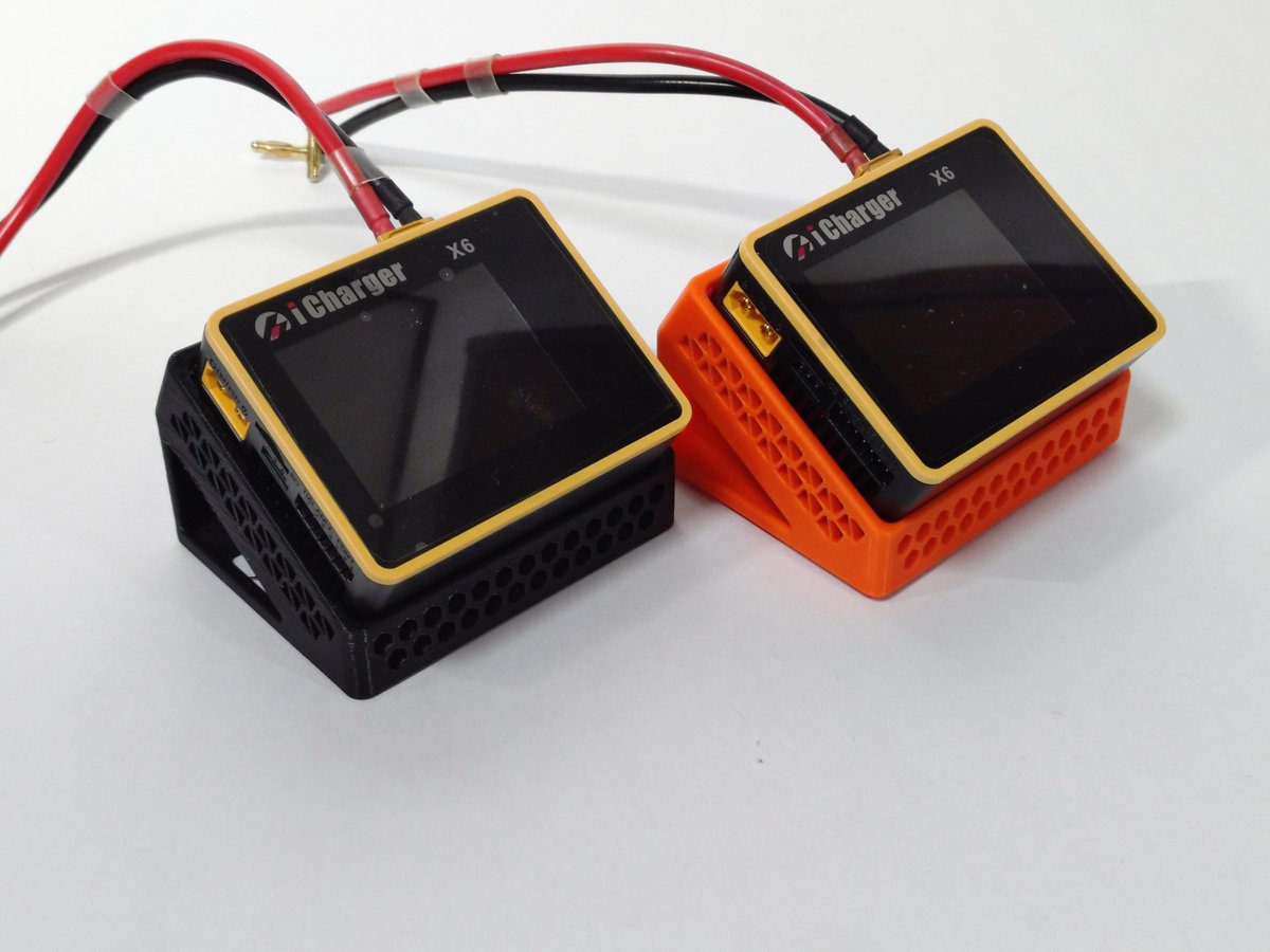 充電器スタンドが登場！ icharger X6専用の軽量デザインで、 快適な