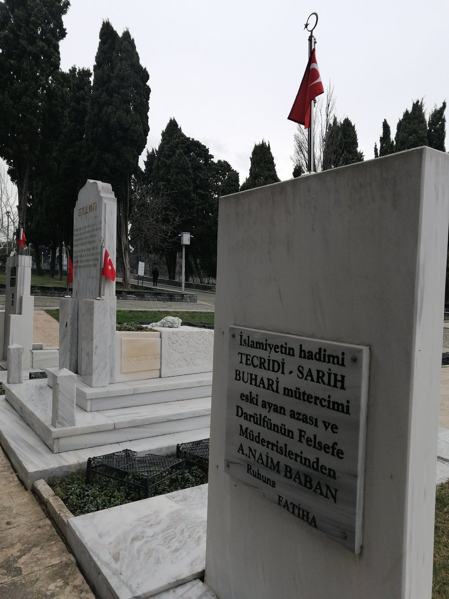 msefac's tweet image. İstanbul'dan sabah kalkacak uçağım akşama tehir edilince (rötar da neymiş!) içime merhum Âkif'in kabrini ziyaret düşdü.

Cânım İstanbul'un hafif yağmuruna Edirnekapı Mezarlığı'nın kendine mahsus hoş havası da eklenince güzel bir ziyaret oldu hamdolsun. Merhum Âkif, bir yanına…