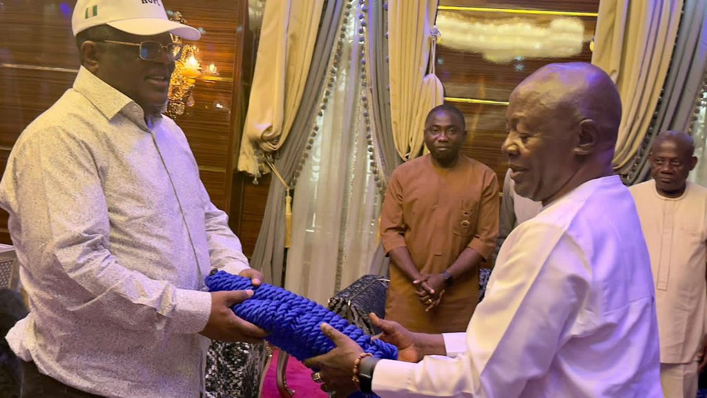 UMAHI CALLS FOR TOTAL SOUTH-EAST SUPPORT FOR PRESIDENT TINUBU, HIGHLIGHTS ONGOING FEDERAL PROJECTS AND RENEWED REGIONAL INCLUSION

The Minister of Works, HE Senator Engr. David Umahi, CON, has called on the people of the South-East to give full support to President Bola Ahmed