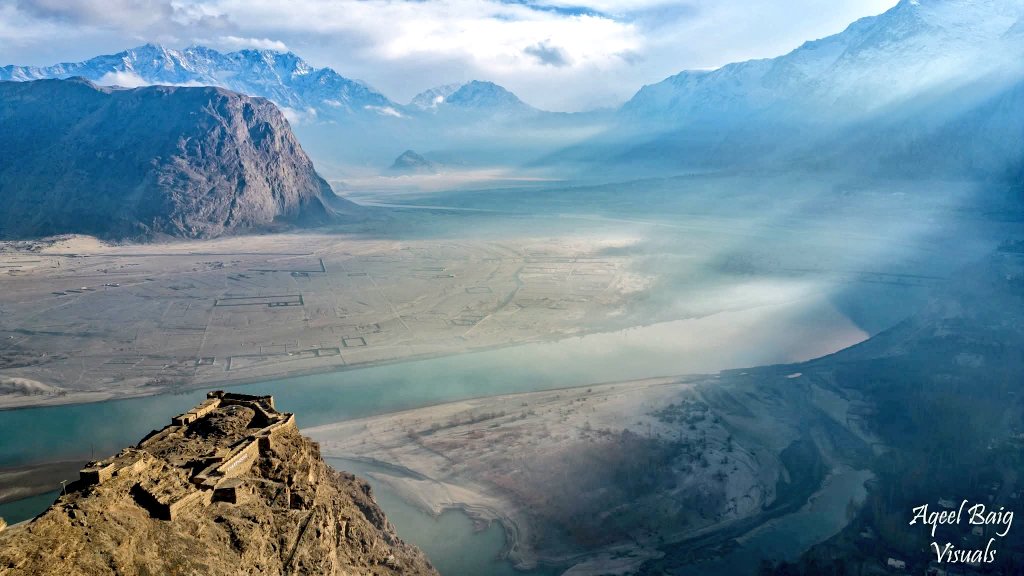 The_North_Blood's tweet image. The great Kharpocho Fort and the Skardu Valley, located on the heights of the Indus River basin, Baltistan.

#Indus #Kharpocho #Skardu #Baltistan #Gilgit #Karakoram #History @AsmakLone @thesilkroad @KarakoramOdysey
