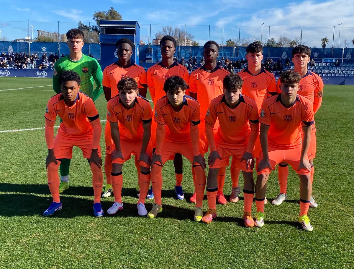 FCBmasia's tweet photo. ⌚️ 𝐅𝐈𝐍𝐀𝐋!

👏🏼 RCD Espanyol 🆚 Juvenil A (1️⃣-4️⃣)

⚽️ Mullerat (88’) // Orian Goren (14’), Shane Kluivert (16’), Adrián Guerrero (23’), Nuhu Fofana (25’)

📝 Els blaugrana s’enduen els tres punts en el derbi a la CE Dani Jarque gràcies a una gran primera part!

#FCBMasia 💙❤️ https://t.co/p4eGWgkhIa