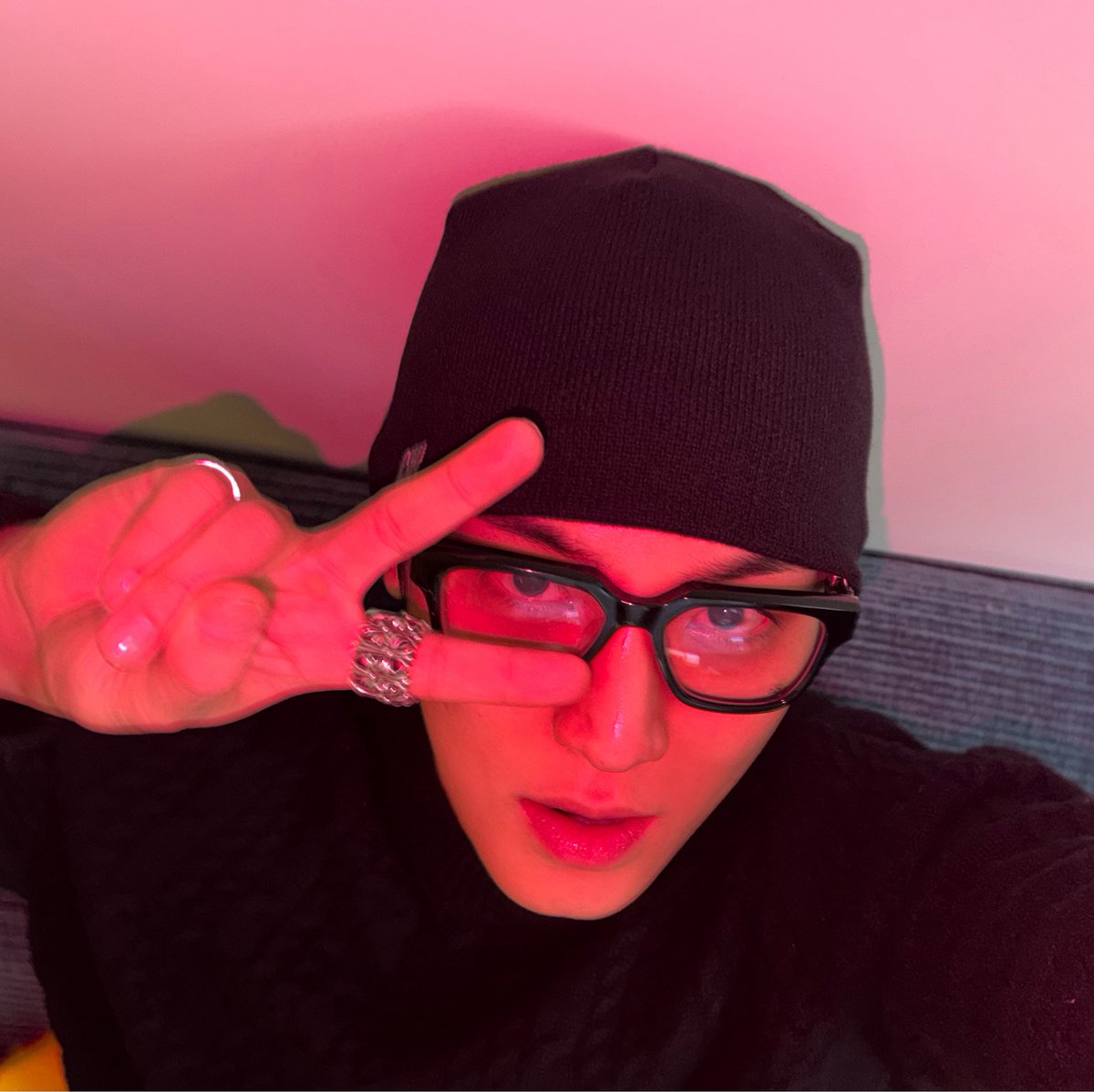 He colored his phone's flash with a red marker just to achieve this. Well, the photos look good 🤭