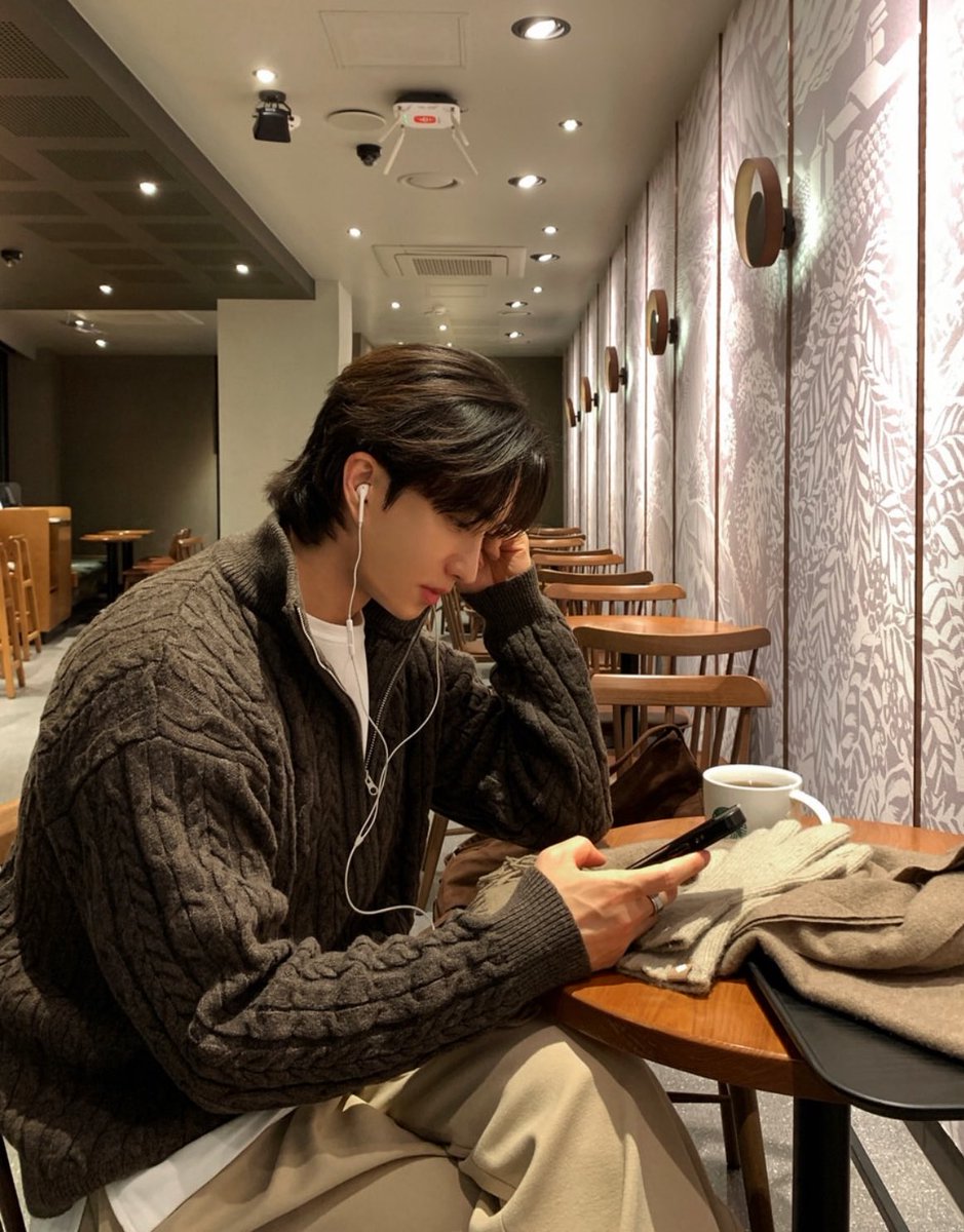 bagel_ke's tweet photo. この韓国人インスタグラマーさんの服装真似してたら女子ウケ抜群やと思う‼️
私は大好きこういうの https://t.co/hAClH2B9UB