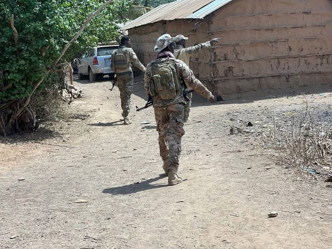 NejmaM51117's tweet photo. The National #Army’s Commandos (#DANAB) carried out a planned operation in Warmahan village in the Lower Shabelle region with the support of #international security partner👊 https://t.co/k6JOXDH8KK