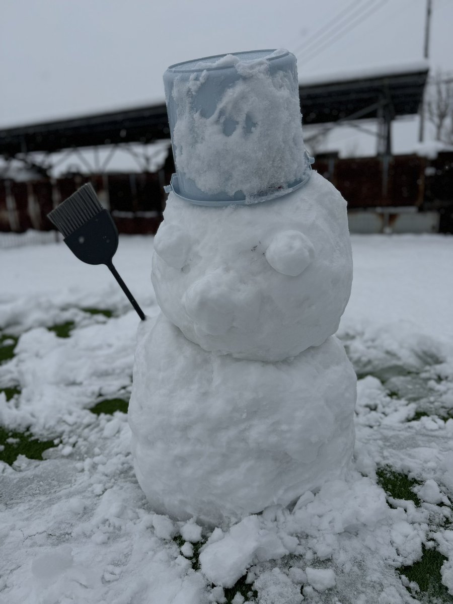息子達と一緒に雪ダルさんを作ってみた‼️ そして雪の中愛車を一枚