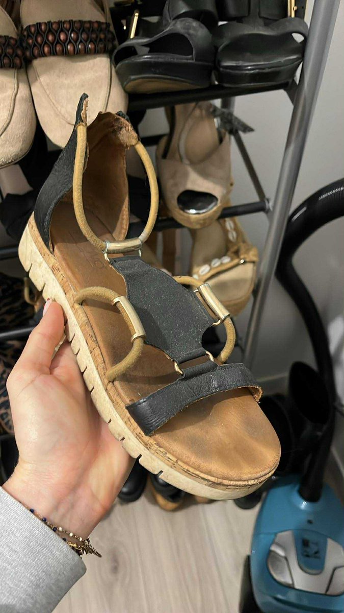 ThefeetShow's tweet photo. Carla is tickled by her sister. + her shoes to sold

#tickle #ticklishfeet #ticklishgirl #tickletorture #ticklish #brittany #bretagne #lorient #feet #feetfetısh #pieds #chatouilles https://t.co/gIrJd1lFaB
